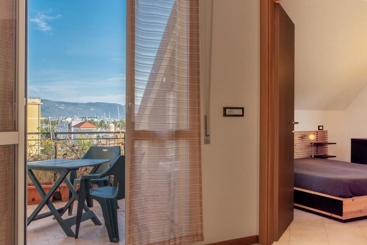 Rivierarent Attico Vista Porto Di Loano Apartment Екстериор снимка