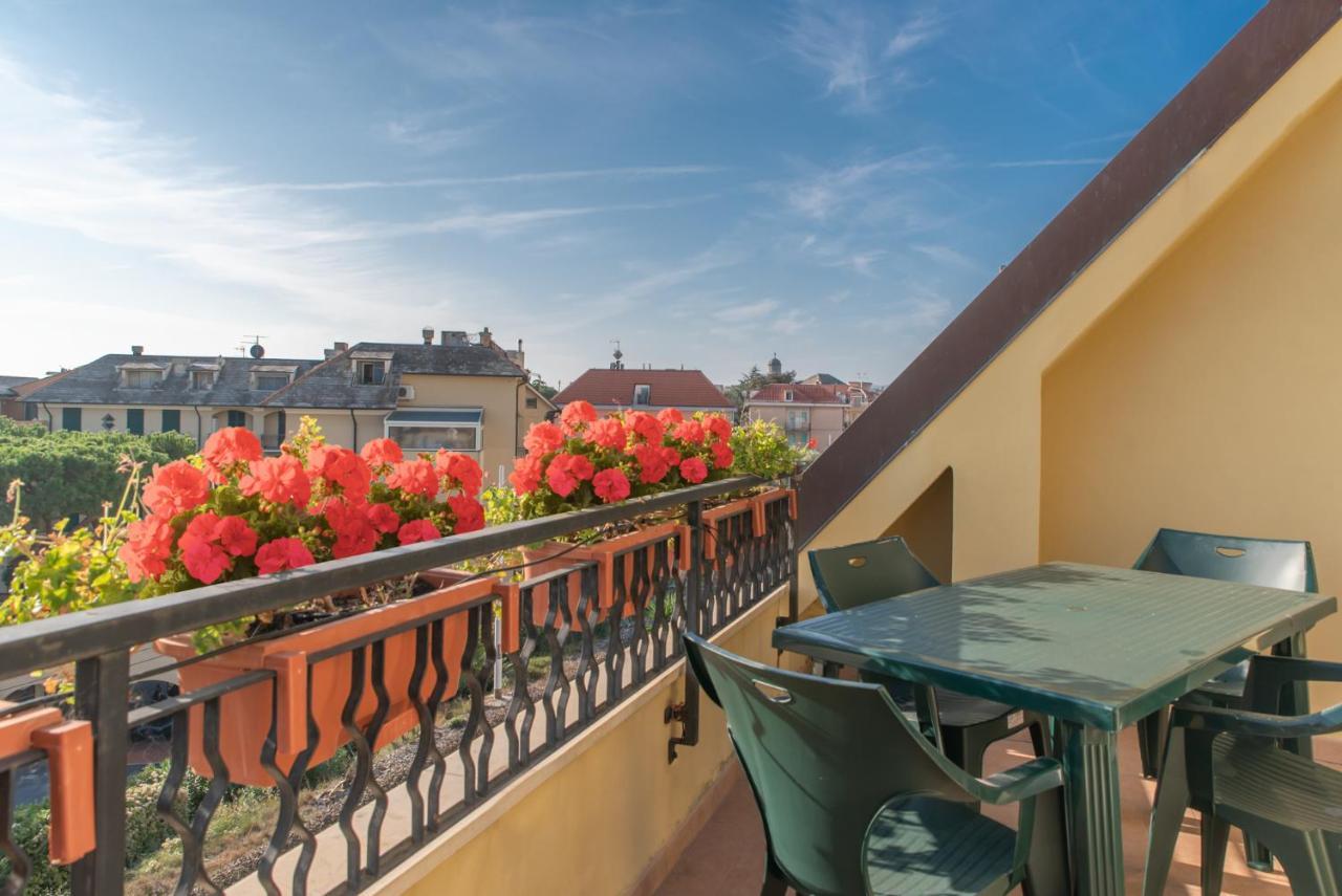 Rivierarent Attico Vista Porto Di Loano Apartment Екстериор снимка